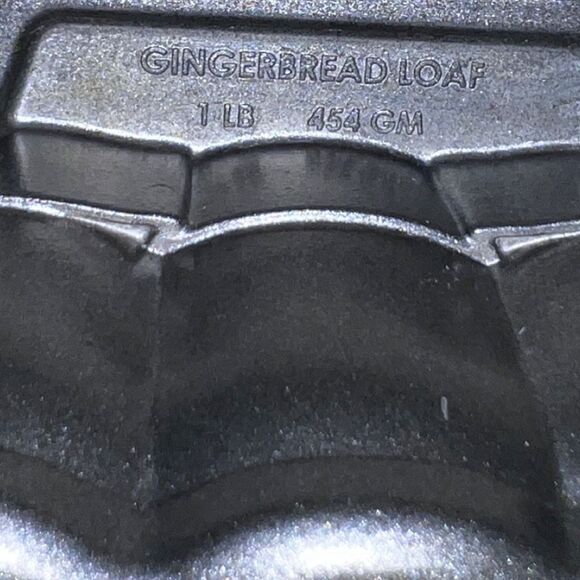 Nordic Ware Gingerbread Loaf Pan Heavy Cast Aluminum 6 Cup 1 LB - Picture 5 of 5